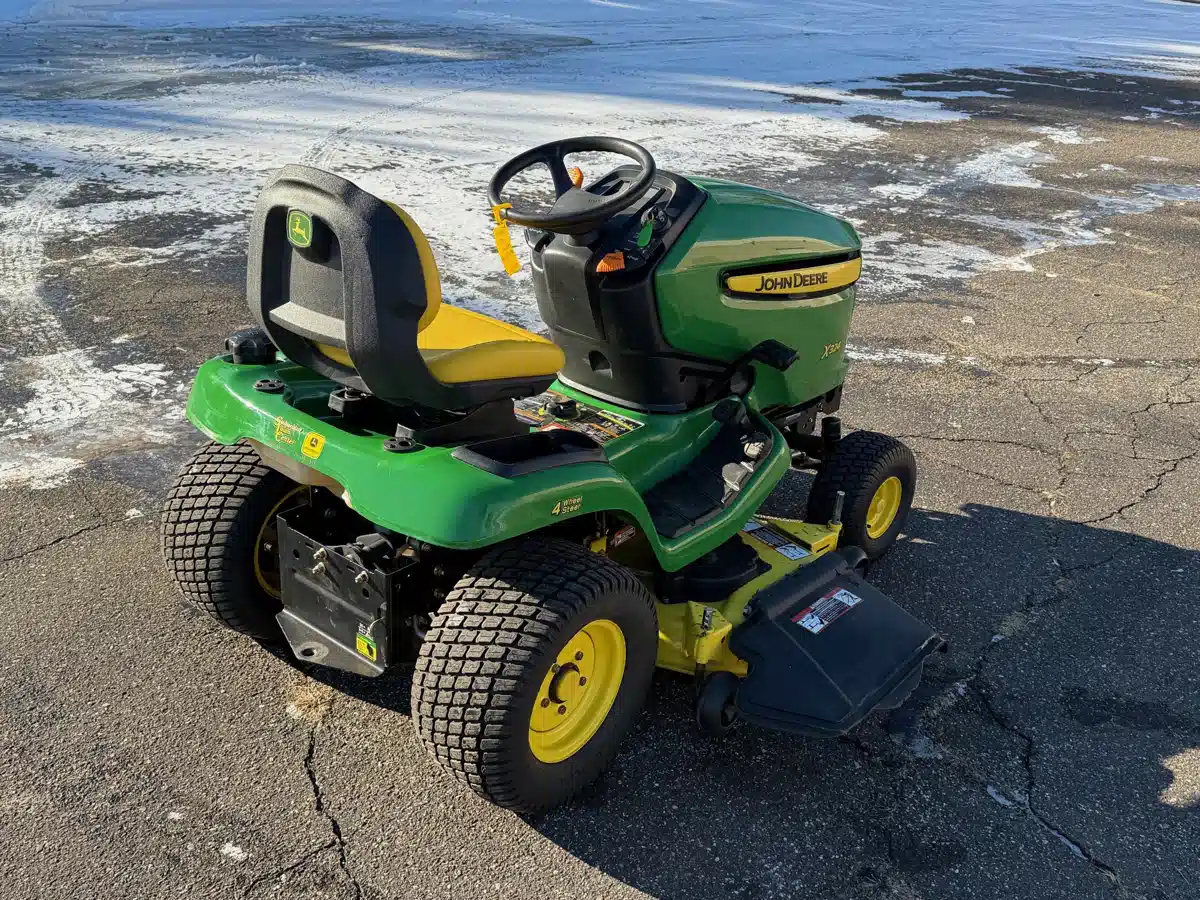 Gallery image 2 for 2009 John Deere X324 Lawn Tractor