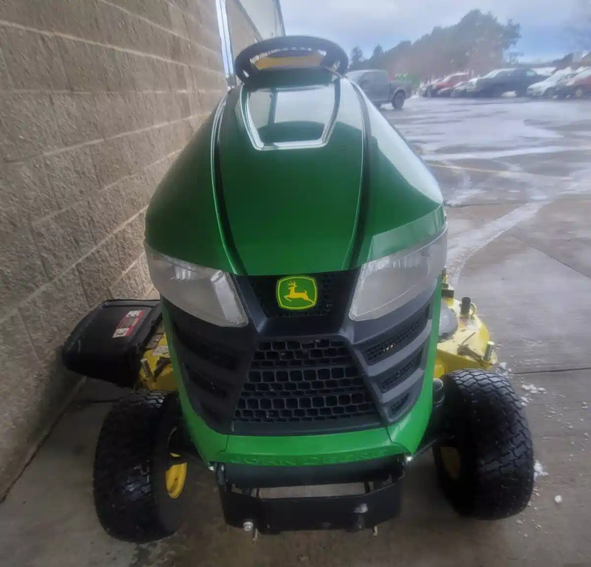 Gallery image 2 for 2014 John Deere X324 Lawn Tractor