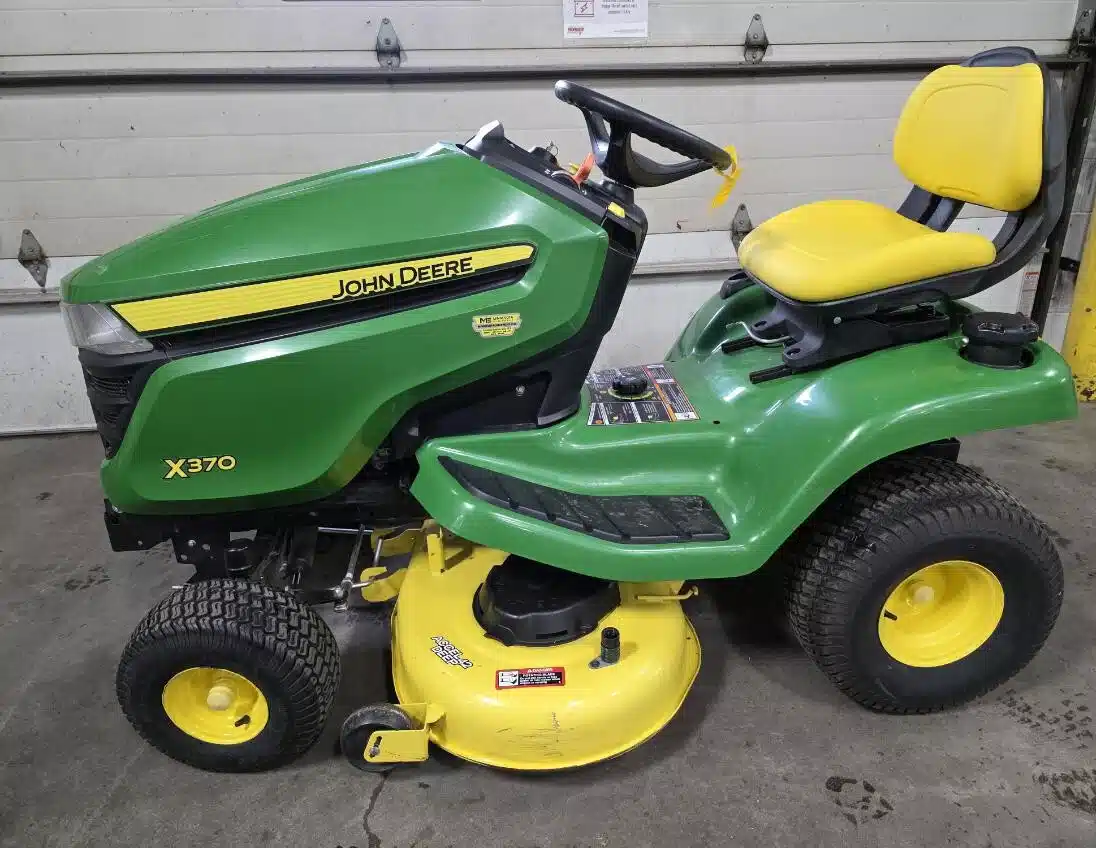 2018 John Deere X370 Lawn Tractor