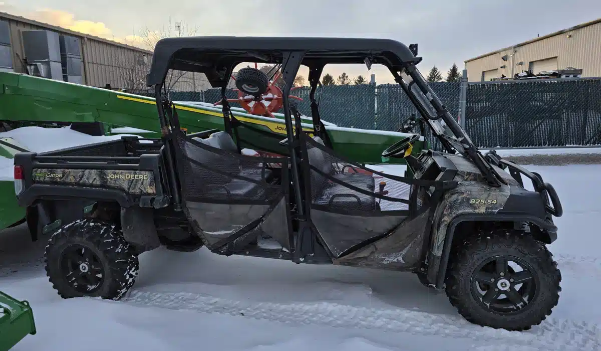 2014 John Deere XUV 825I Utility Vehicle