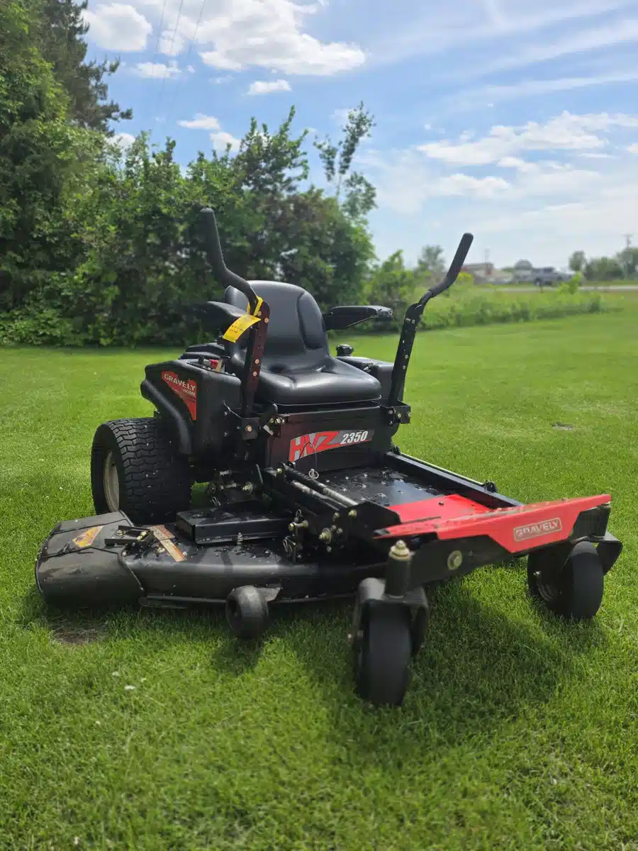 Photo de la Galerie 2 pour 2007 Gravely hvz2350 Tondeuse à rayon de braquage zéro