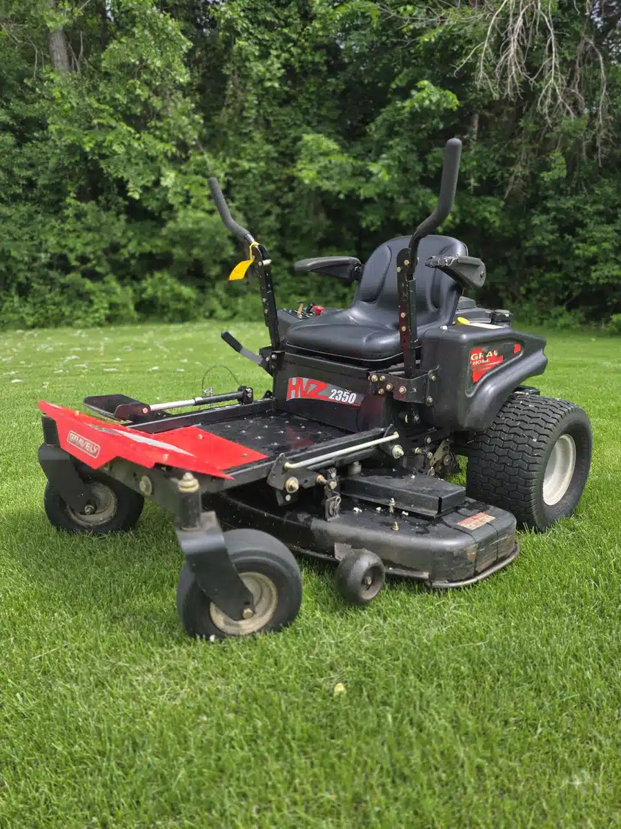Photo de la Galerie 1 pour 2007 Gravely hvz2350 Tondeuse à rayon de braquage zéro