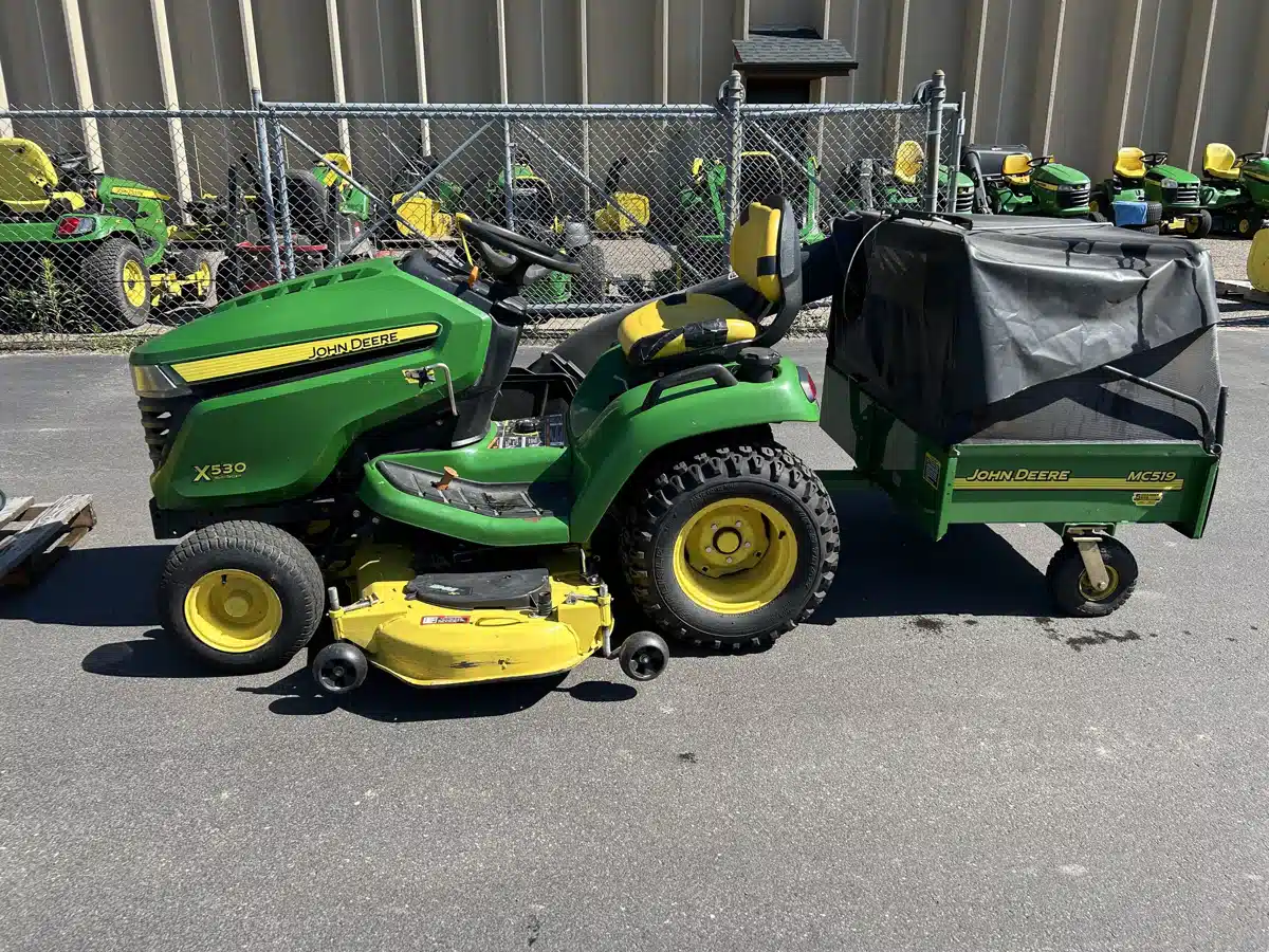 Photo de la Galerie 2 pour 2014 John Deere X530 Tracteur à pelouse