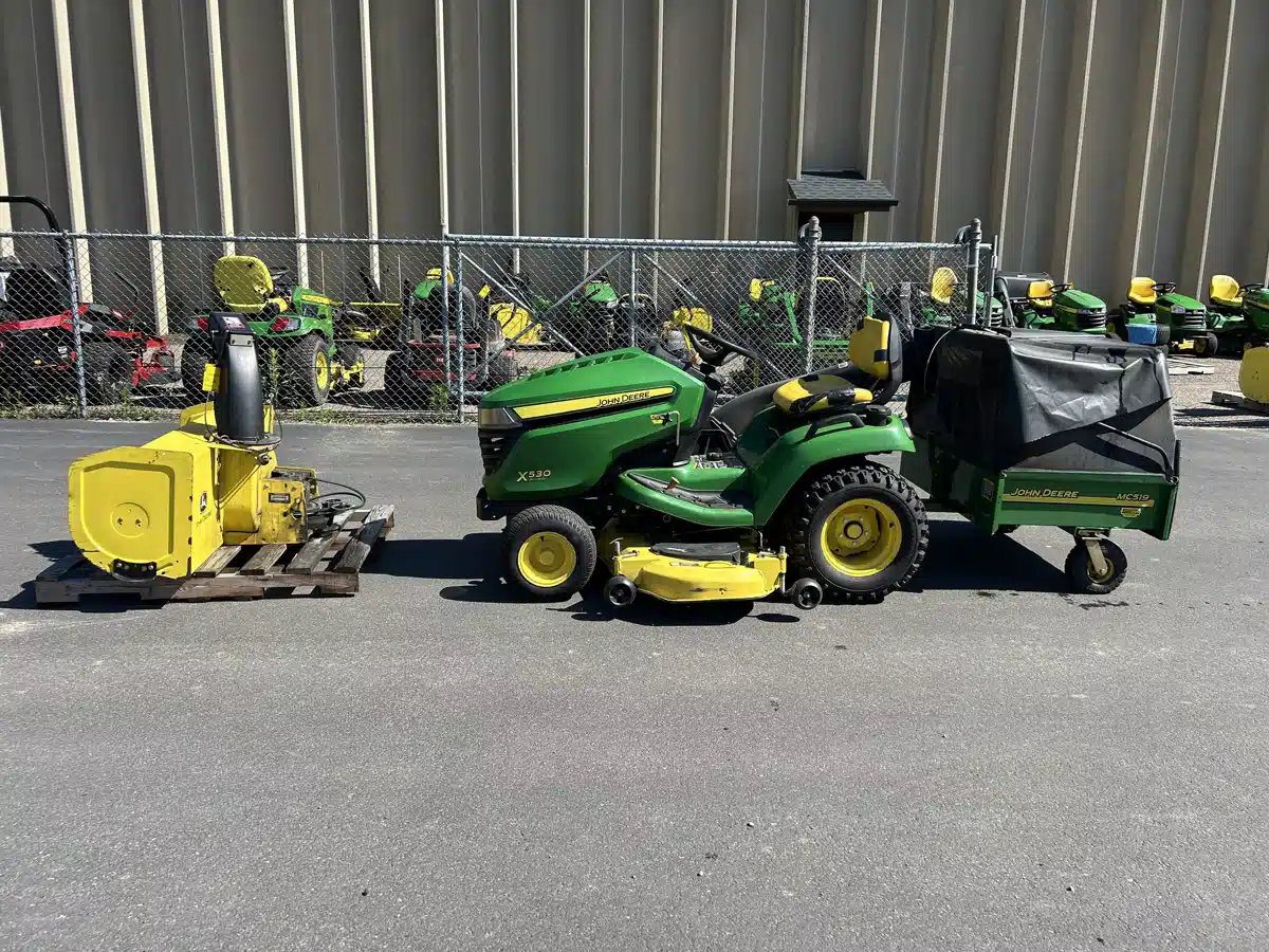Photo de la Galerie 1 pour 2014 John Deere X530 Tracteur à pelouse