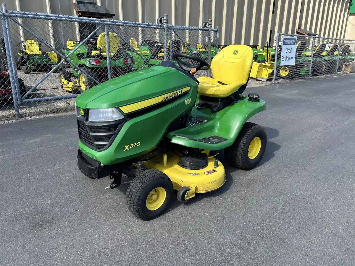 Gallery image 2 for 2022 John Deere X370 Lawn Tractor