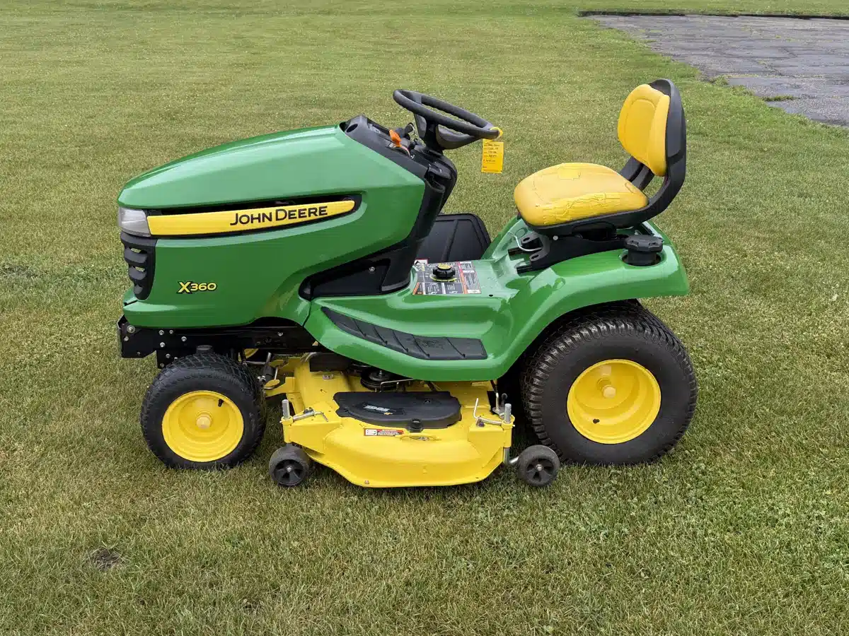 Gallery image 1 for 2012 John Deere X360 Lawn Tractor