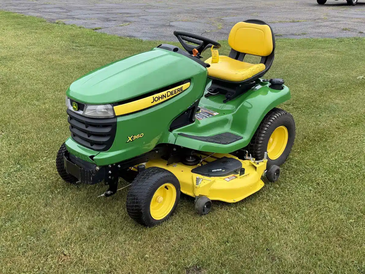 Gallery image 2 for 2012 John Deere X360 Lawn Tractor
