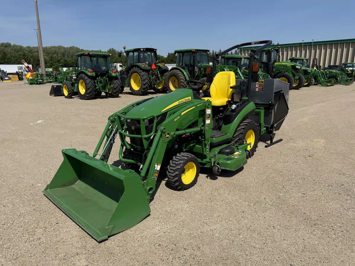 Gallery image 2 for 2018 John Deere 1025R Tractor
