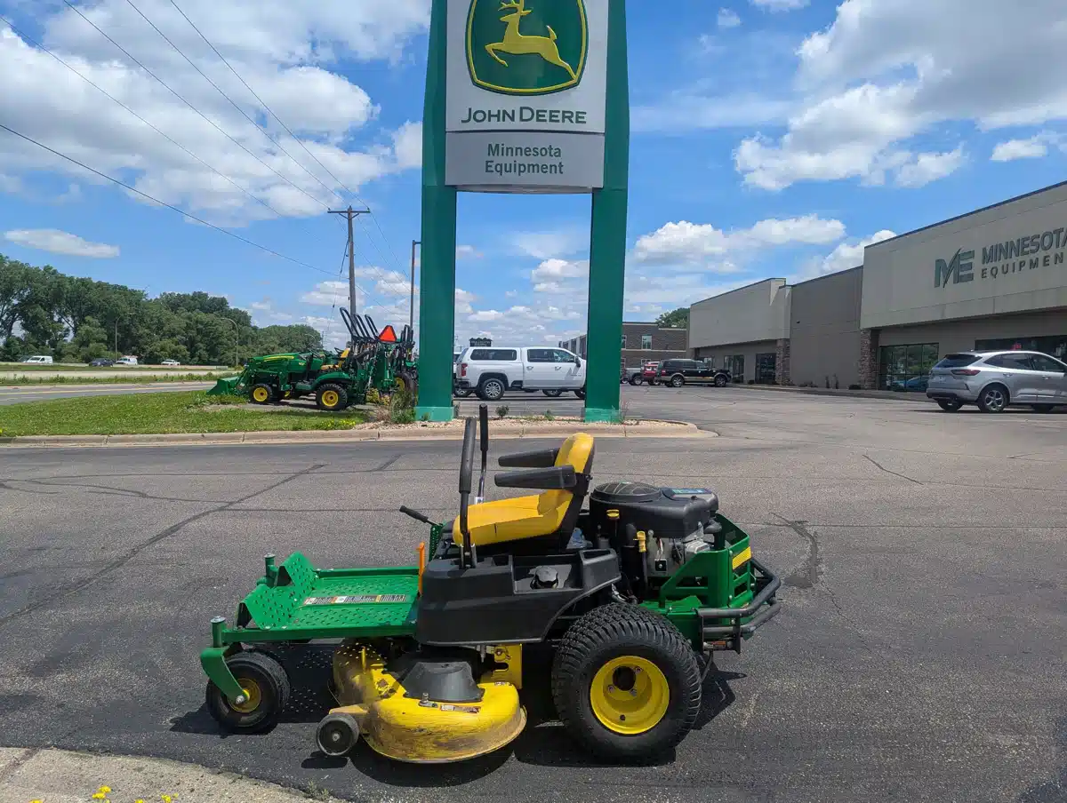 Photo de la Galerie 1 pour 2016 John Deere Z355 Tondeuse à rayon de braquage zéro