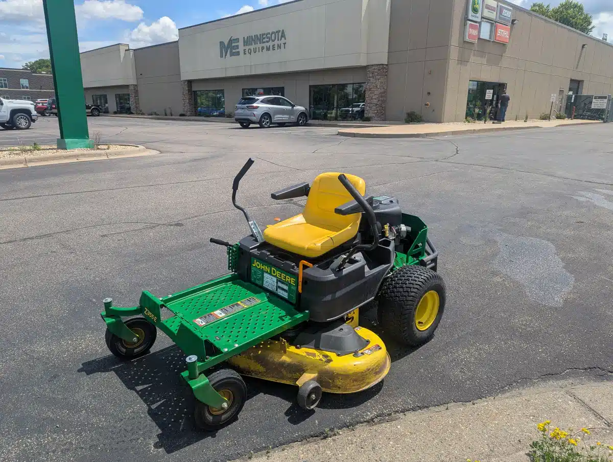 Photo de la Galerie 2 pour 2016 John Deere Z355 Tondeuse à rayon de braquage zéro