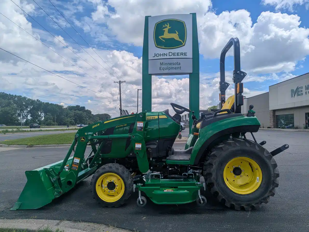 Gallery image 1 for 2024 John Deere 2032R Tractor