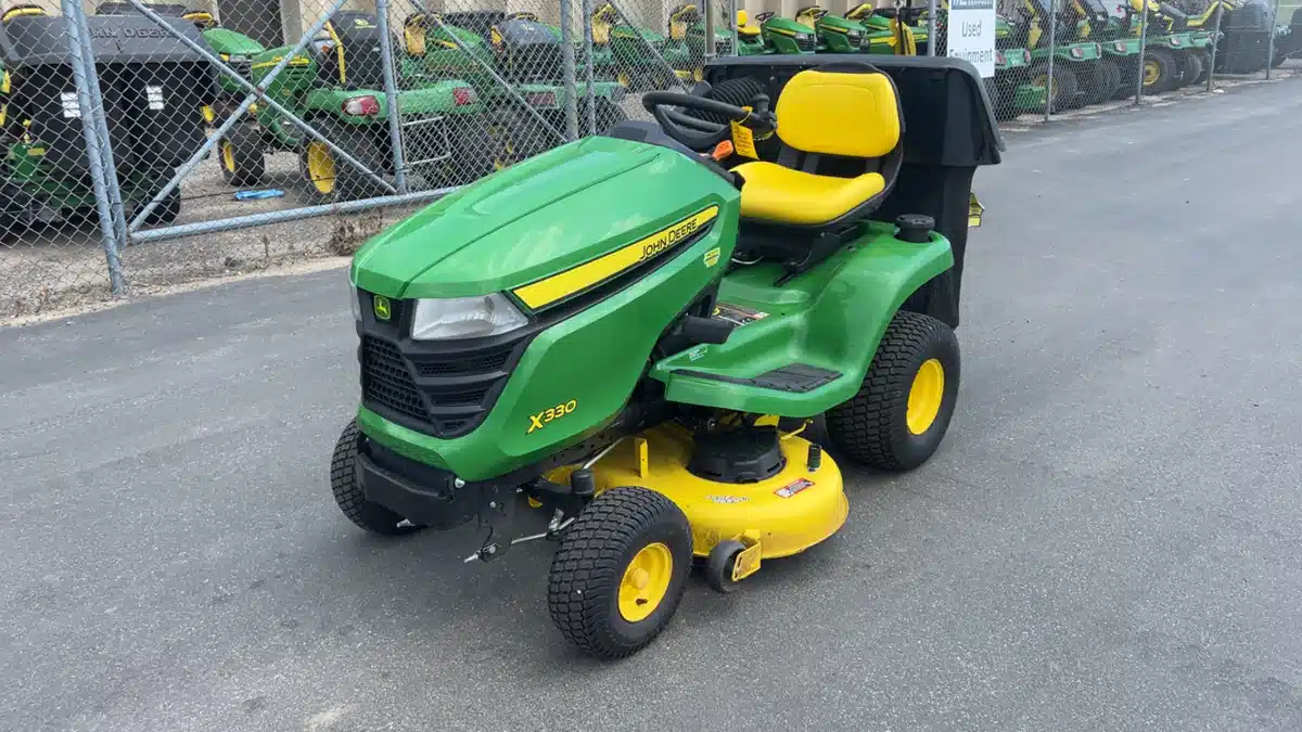 Gallery image 2 for 2019 John Deere X330 Lawn Tractor