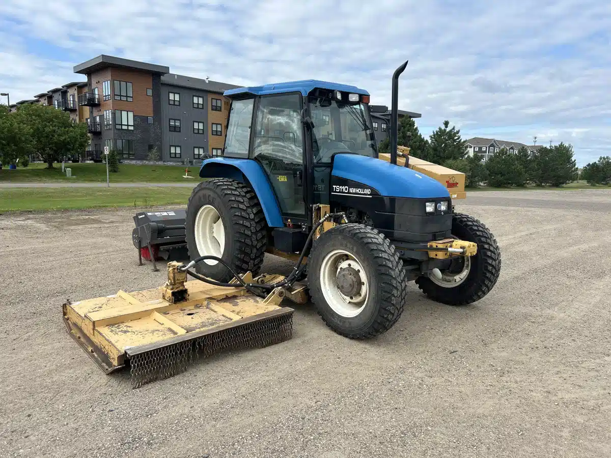 Gallery image 2 for 2000 New Holland TS110 Tractor