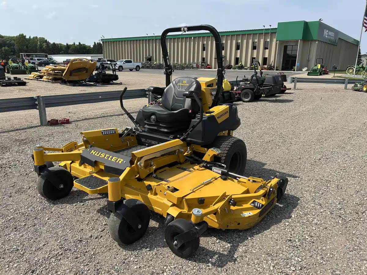 Photo de la Galerie 2 pour 2024 Hustler Turf SUPER Z 104 Tondeuse à rayon de braquage zéro