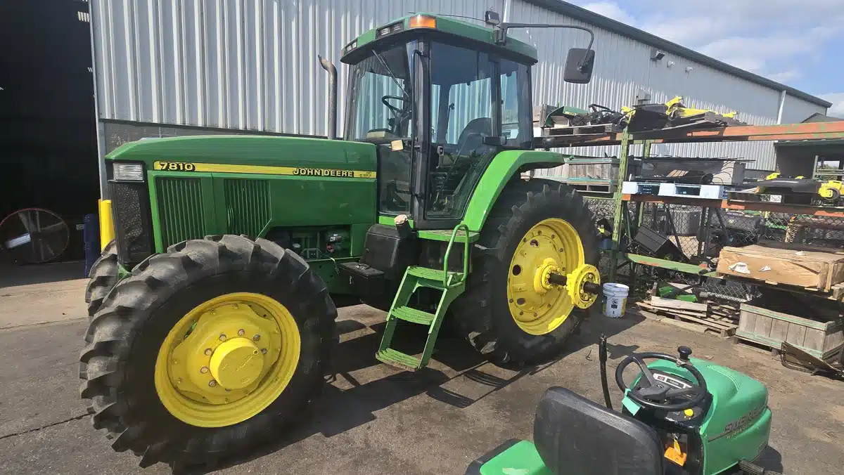 Photo de la Galerie 1 pour 1997 John Deere 7810 Tracteur