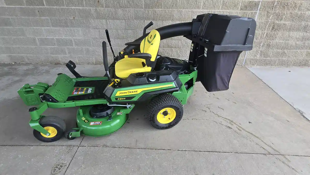 Gallery image 1 for 2024 John Deere Z320R Mower - Zero Turn