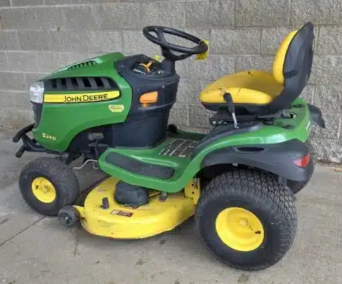 Photo de la Galerie 2 pour 2015 John Deere S240 Tracteur à pelouse