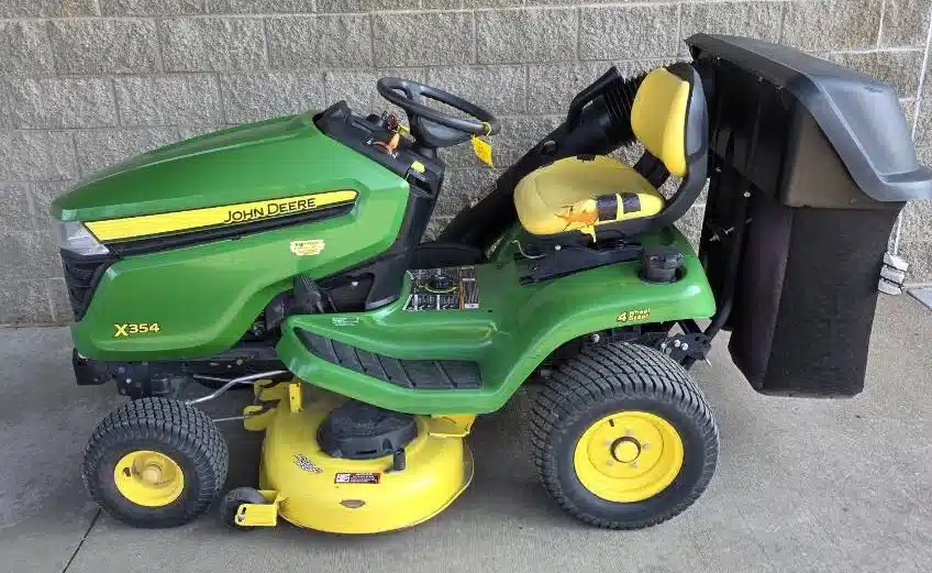 Gallery image 1 for 2018 John Deere X354 Lawn Tractor
