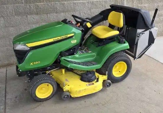 Gallery image 2 for 2018 John Deere X380 Lawn Tractor