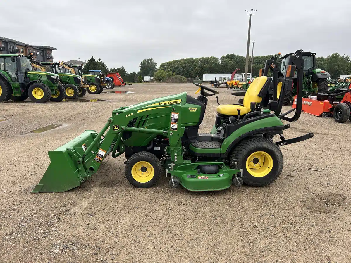 Photo de la Galerie 1 pour 2019 John Deere 1025R Tracteur