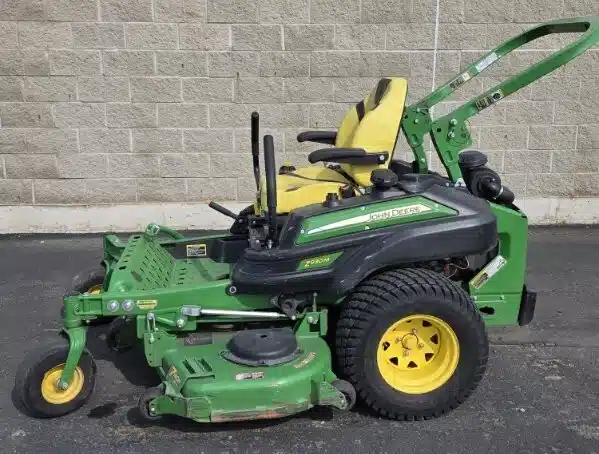 Photo de la Galerie 1 pour 2022 John Deere Z930M Tondeuse à rayon de braquage zéro