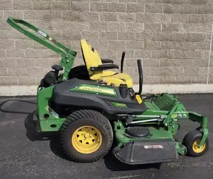 Photo de la Galerie 2 pour 2022 John Deere Z930M Tondeuse à rayon de braquage zéro