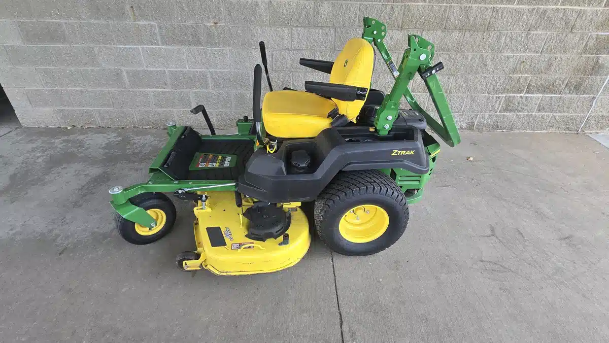 Photo de la Galerie 1 pour 2021 John Deere Z515E Tondeuse à rayon de braquage zéro