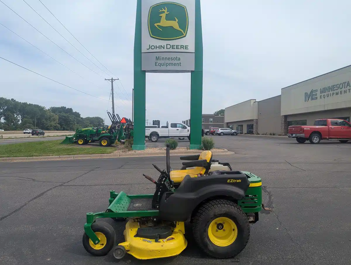Gallery image 1 for 2010 John Deere Z425 Mower - Zero Turn