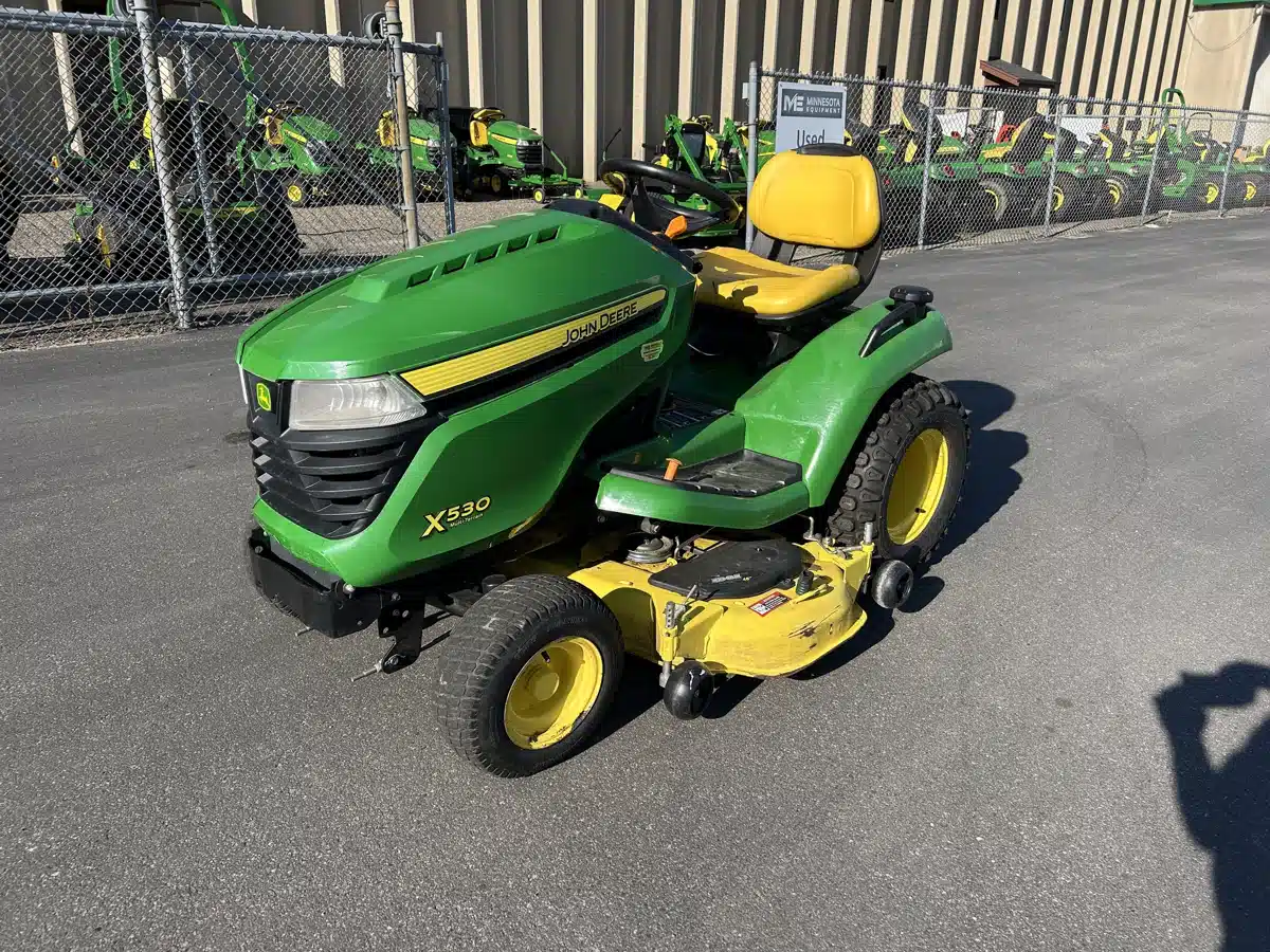 Photo de la Galerie 2 pour 2014 John Deere X530 Tracteur à pelouse
