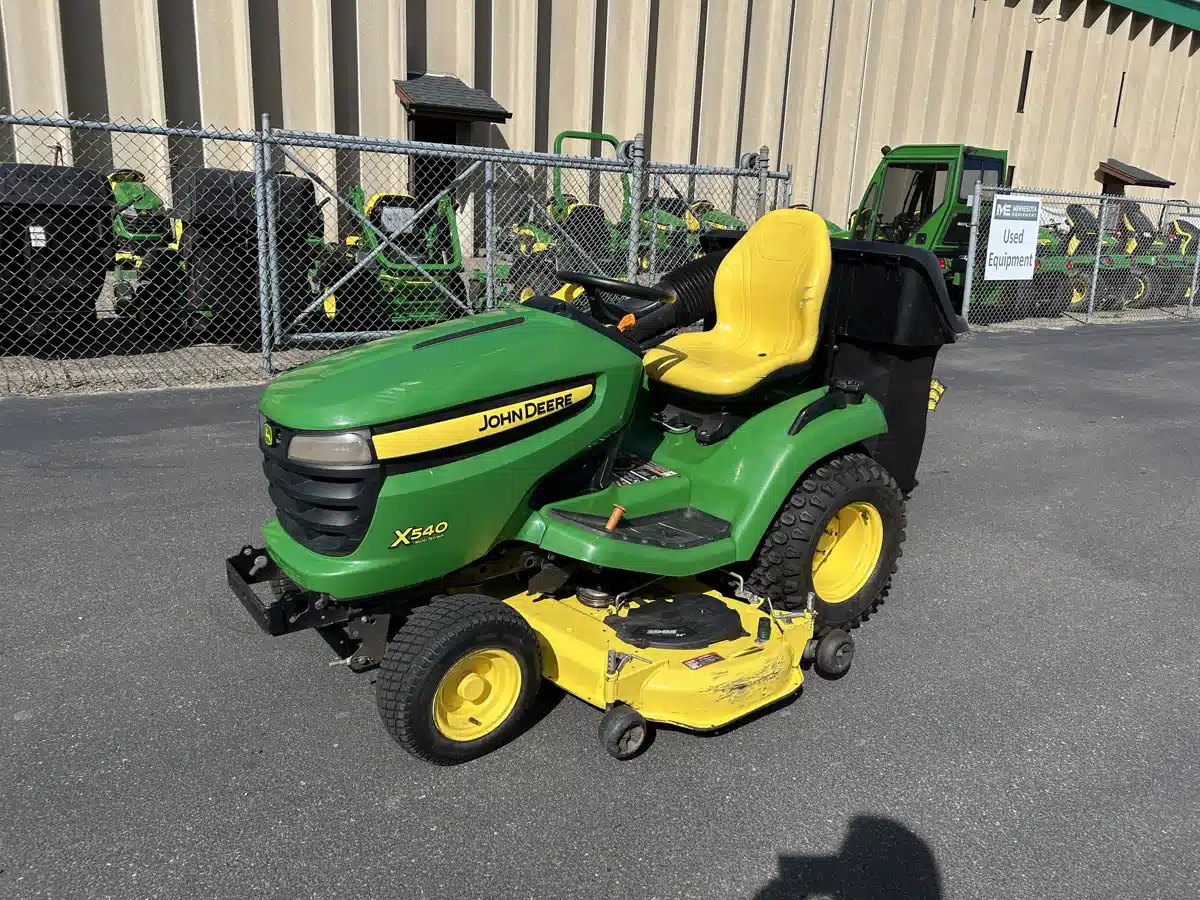 Photo de la Galerie 2 pour 2014 John Deere X540 Tracteur à pelouse