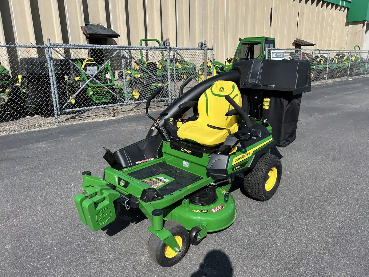 Gallery image 2 for 2026 John Deere Z320R Mower - Zero Turn
