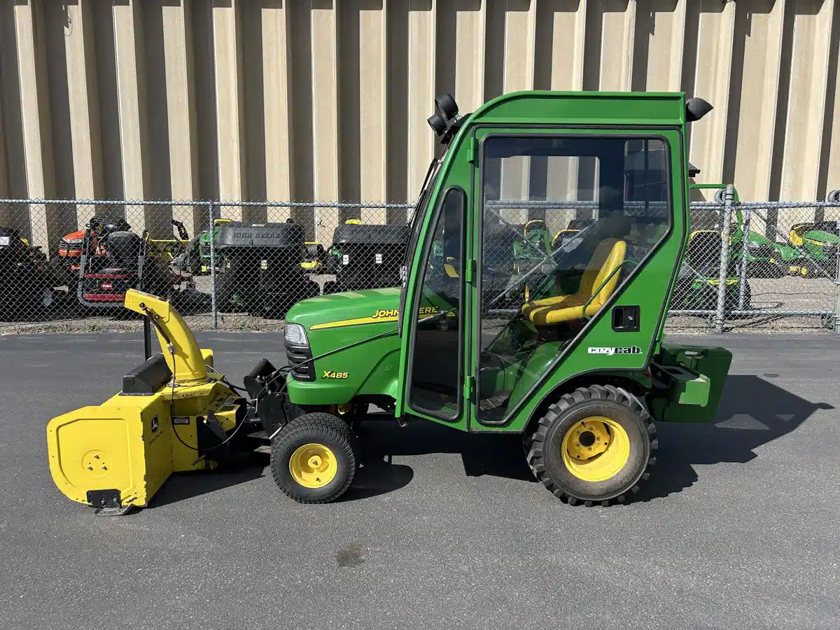Photo de la Galerie 1 pour 2004 John Deere X485 Tracteur à pelouse