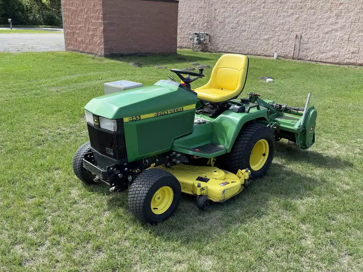 Gallery image 2 for 1998 John Deere 445 Lawn Tractor