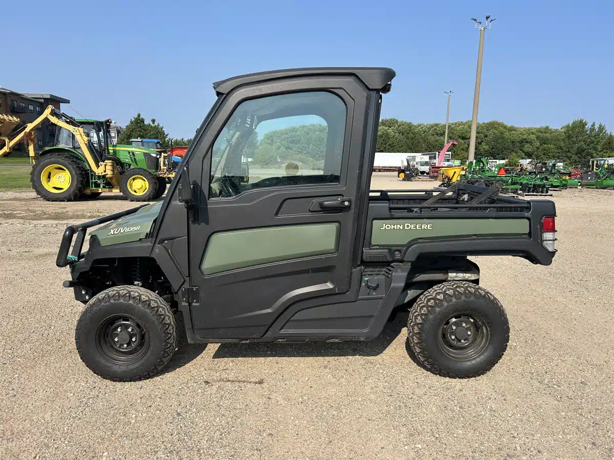 Photo de la Galerie 1 pour 2019 John Deere XUV835R Premium Cab Véhicule utilitaire