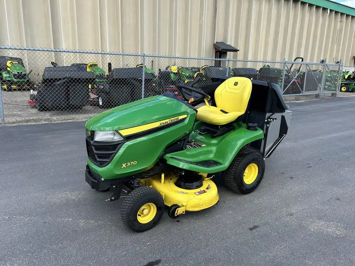 Gallery image 2 for 2022 John Deere X370 Lawn Tractor