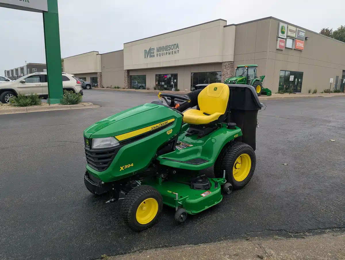 Photo de la Galerie 2 pour 2023 John Deere X394 Tracteur à pelouse