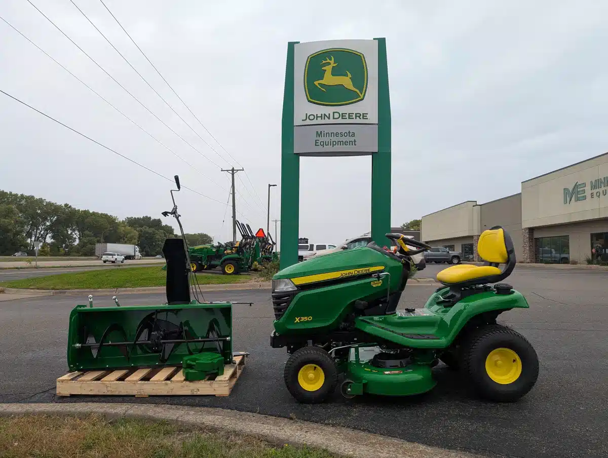 Photo de la Galerie 1 pour 2024 John Deere X350 Tracteur à pelouse