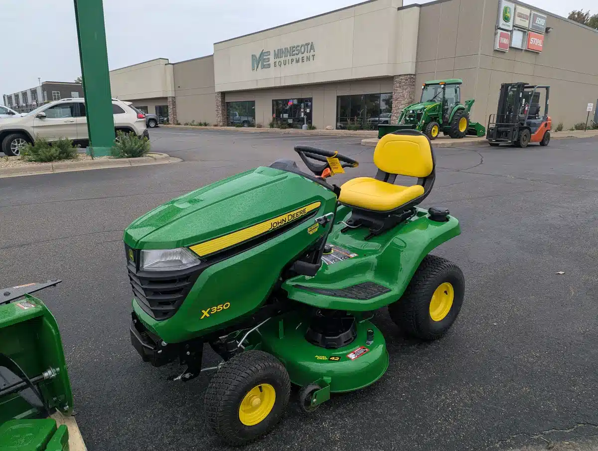 Photo de la Galerie 2 pour 2024 John Deere X350 Tracteur à pelouse