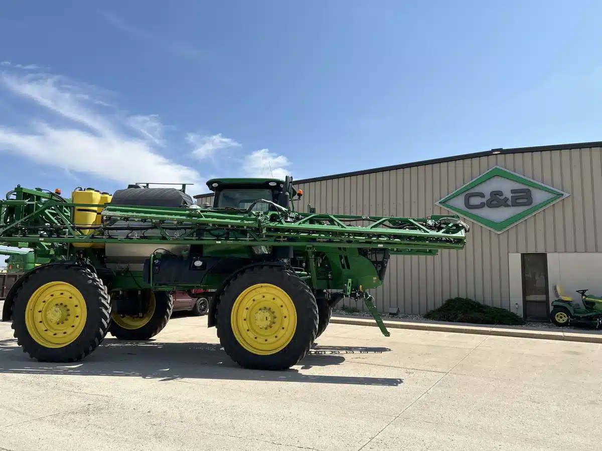 Gallery image 2 for Used 2019 John Deere R4045 Sprayer - Self Propelled