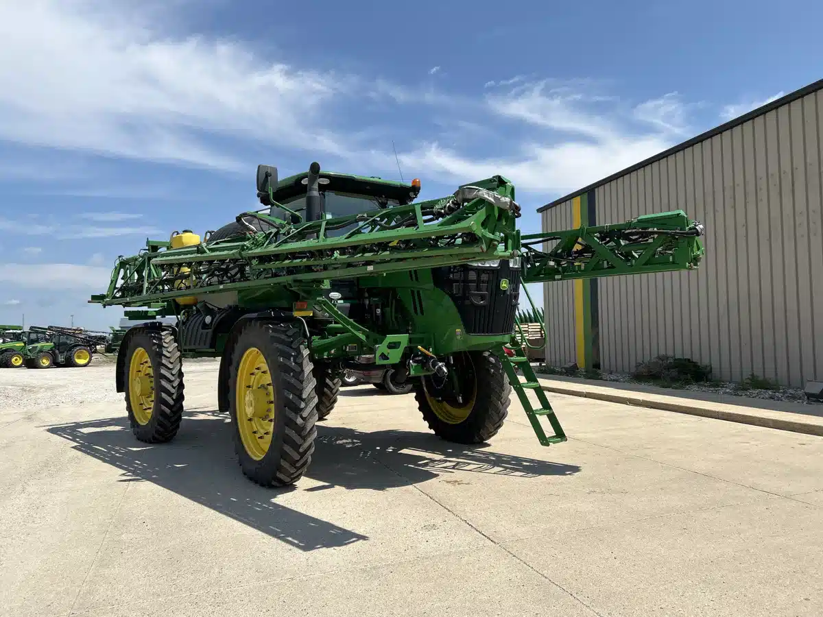 Gallery image 1 for Used 2019 John Deere R4045 Sprayer - Self Propelled