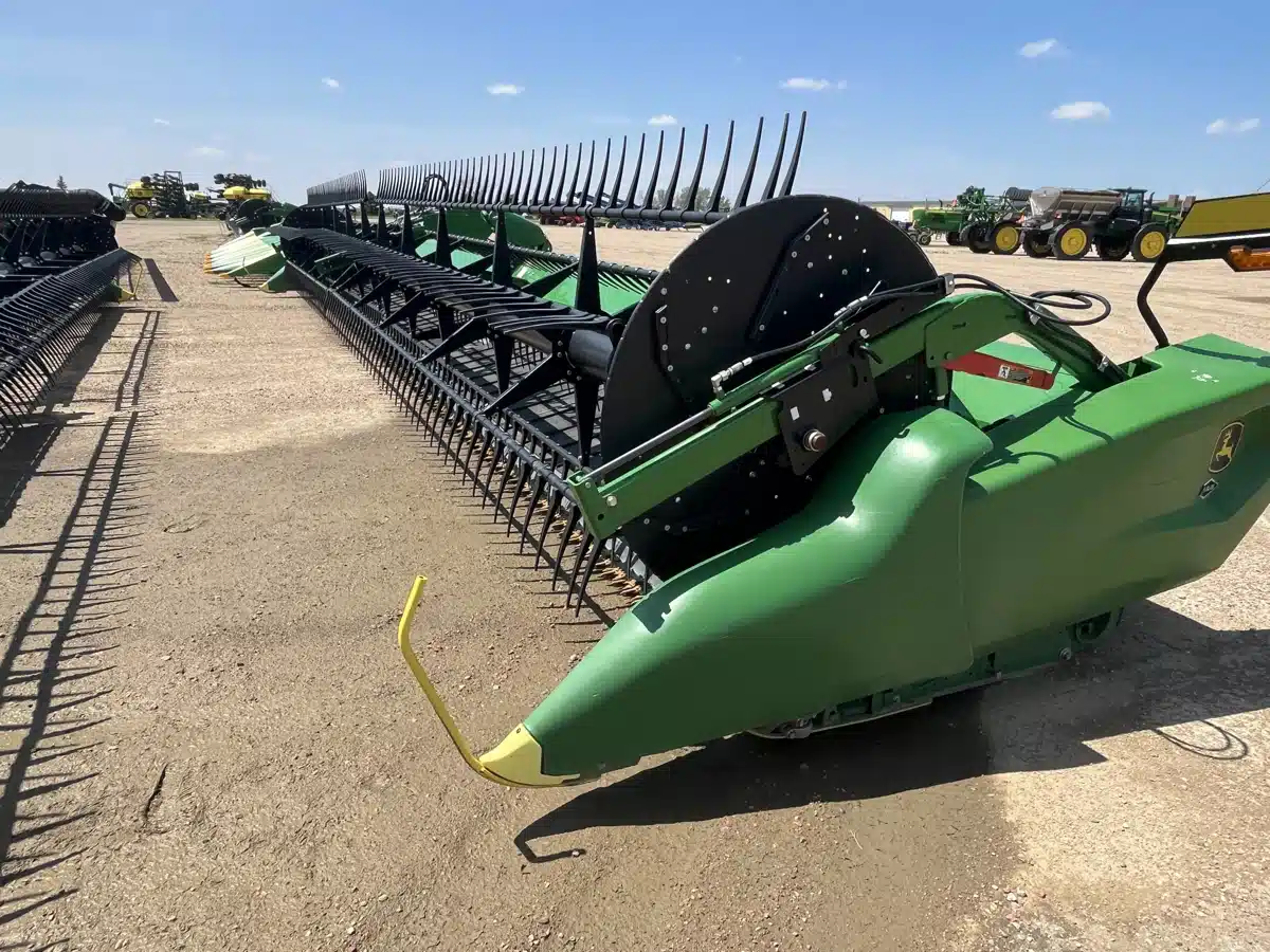 Gallery image 2 for Used 2022 John Deere RD45F Header Combine