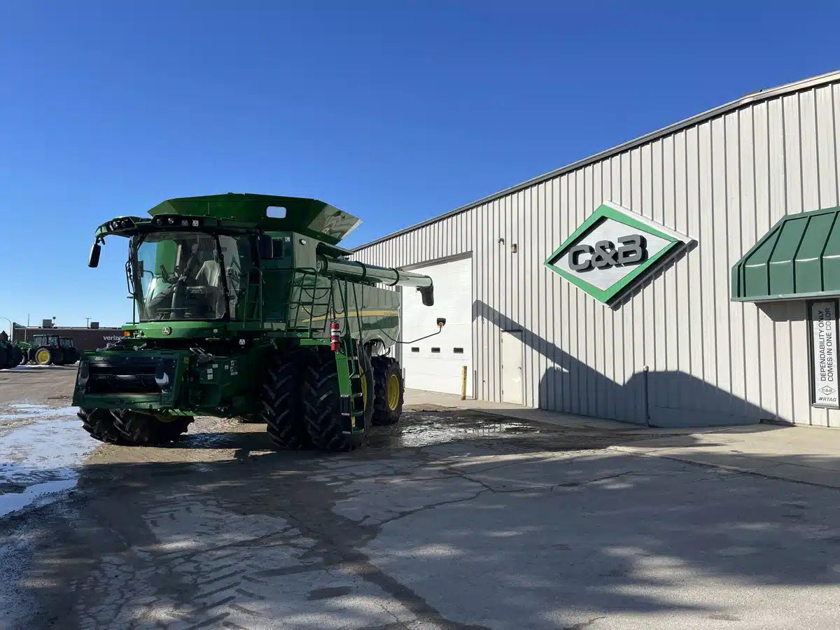 Gallery image 2 for Used 2023 John Deere S780 Combine