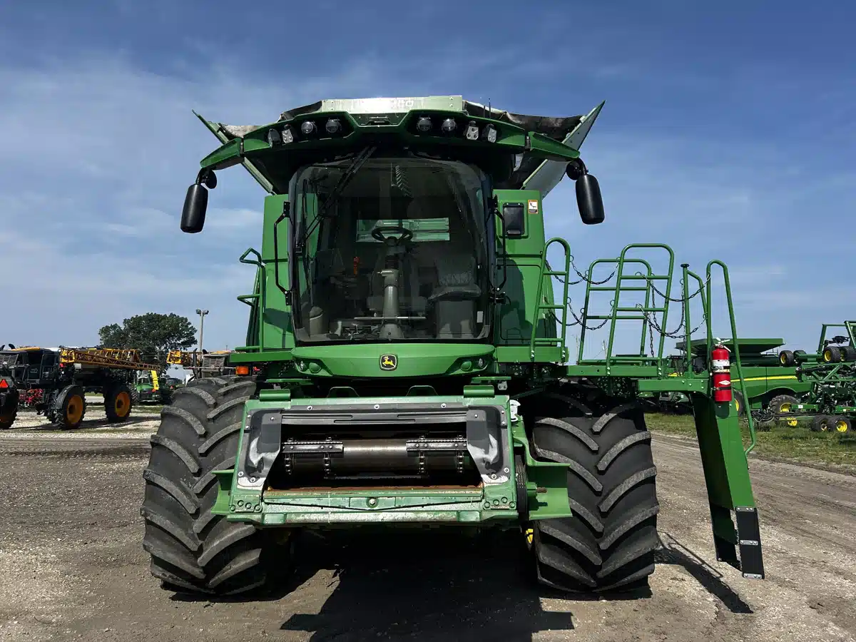 Gallery image 2 for Used 2023 John Deere S780 Combine