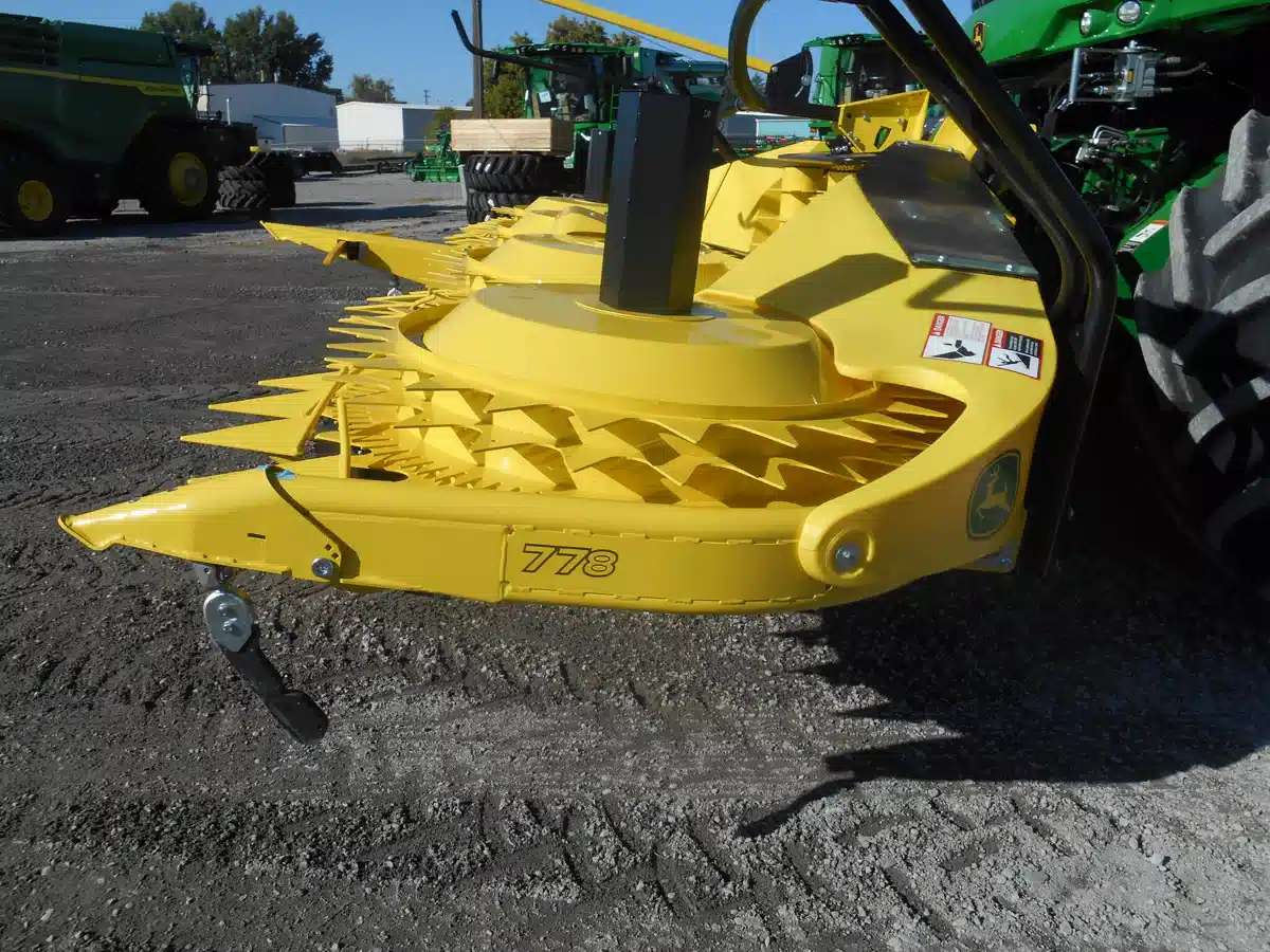 Gallery image 2 for Used 2023 John Deere 778 Header - Rotary