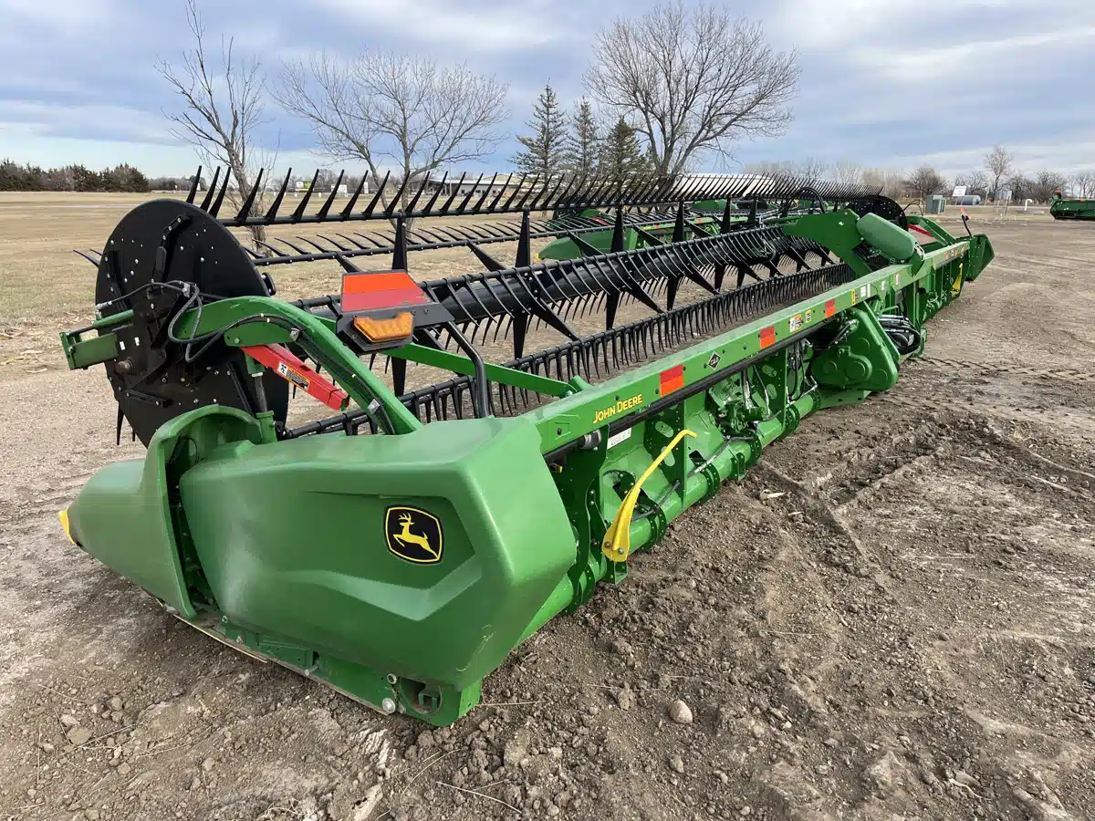 Gallery image 2 for Used 2021 John Deere RD45F Header Combine
