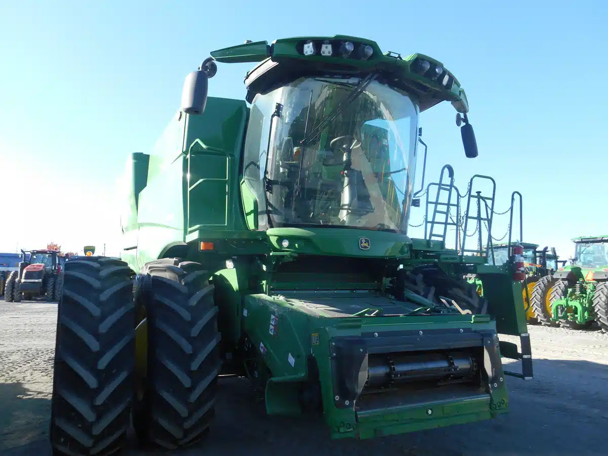 Gallery image 1 for Used 2023 John Deere S780 Combine