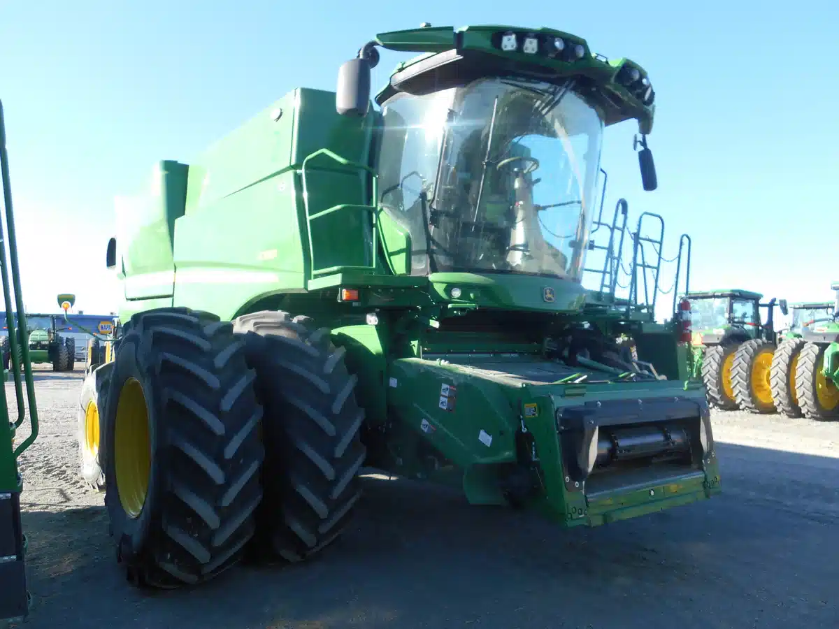 Gallery image 2 for Used 2023 John Deere S780 Combine