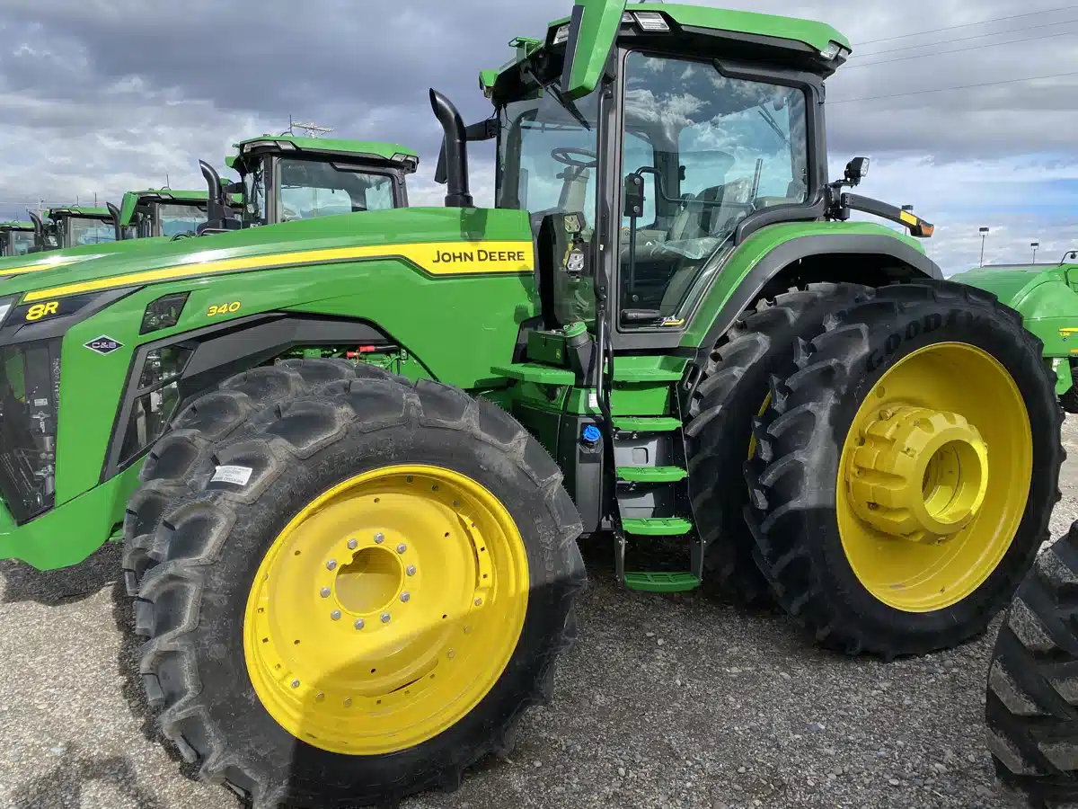 Gallery image 2 for Used 2023 John Deere 8R 340 Tractor