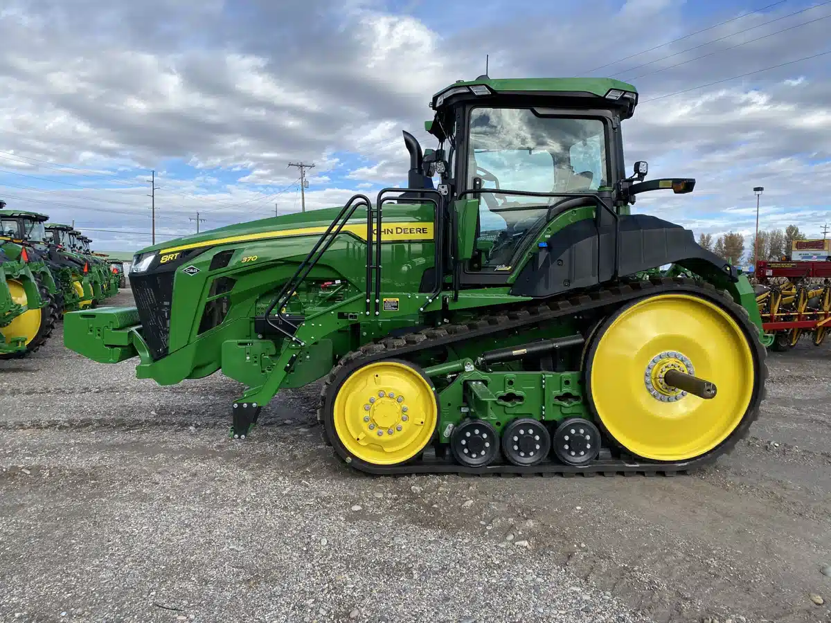 Gallery image 2 for Used 2023 John Deere 8RT 370 Tractor