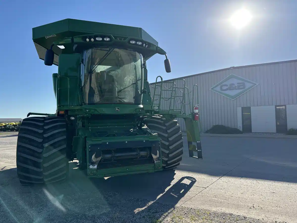 Gallery image 2 for Used 2021 John Deere S780 Combine